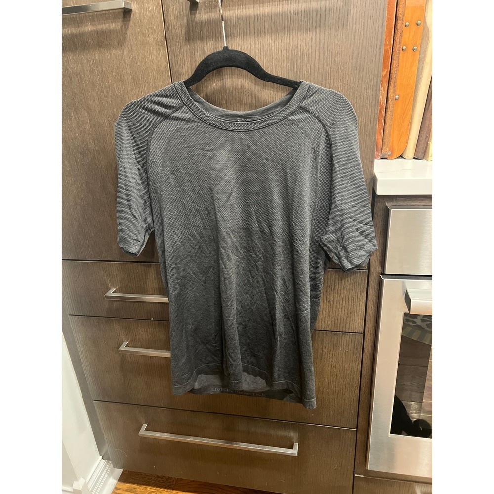 Lululemon mens medium metal tech short sleeve shirt